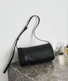 新品タグ付き　ソフトレザーロールショルダーバッグ russet 黒