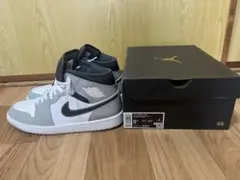 NIKE AIR JORDAN 1 MID