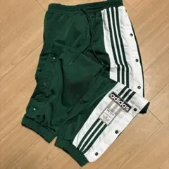 adidas サイドボタン付きジョガーパンツ アディダス