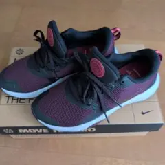 Nike パープル/ブラック スニーカー