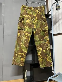 迷彩カーゴパンツ