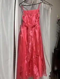 ビジュー付きピンクロングドレス