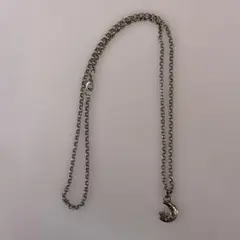 月と星のチャーム付きシルバーネックレス