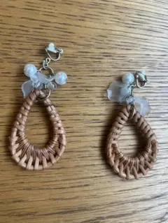 ラタン製ドロップ型イヤリング