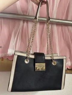 GUESS ショルダーバッグ 黒/ベージュ