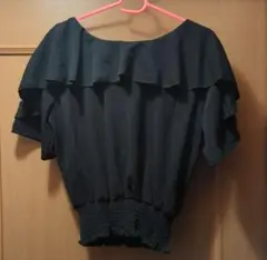 フリル付きオフショルダー ブラック トップス