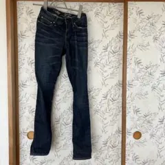 Levi's ダークブルー　スキニー〜ストレート