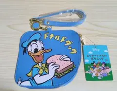 新品未使用　ディズニー　ドナルドダック　ダイカットパスポーチ