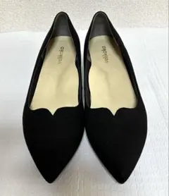 velikoko ヴェリココ　Vカットポインテッドトゥパンプス ブラックのサムネイル
