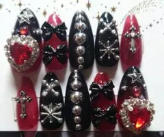 地雷ネイルチップ 赤×黒 アーモンド型 ゴテゴテネイル 痛ネイル