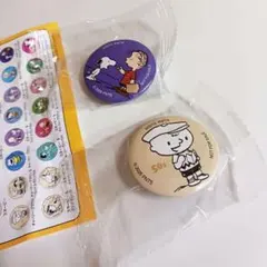 くら寿司 スヌーピー 缶バッジ チャーリーブラウン ライナス ミニブック付きのサムネイル