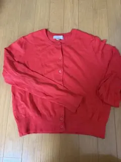 赤色カーディガン