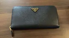 プラダサフィアーノトライアングル ジップアラウンド長財布