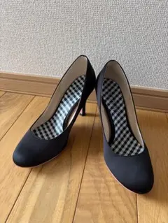 黒 サテン パンプス ビジュー付きのサムネイル