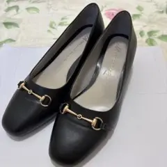 黒いミドルパンプス ゴールド金具付き　oriental traffic M/37