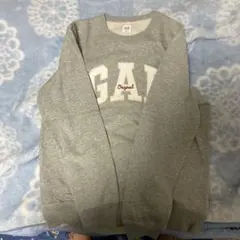 GAP グレー ロゴ入り トレーナー