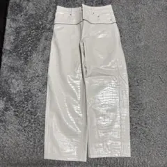 き*ゅ様 GOAR クロコ型押し ホワイト パンツ Lサイズ GOAR クロコ型押し ホワイト パンツ - メルカリ