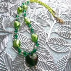 現品限り 緑色のハート型ペンダントネックレス