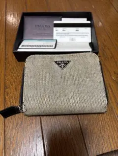 PRADA 二つ折り財布