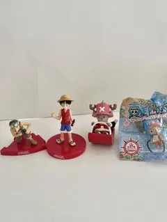 ワンピース　ミニフィギュア2個とストラップ2個