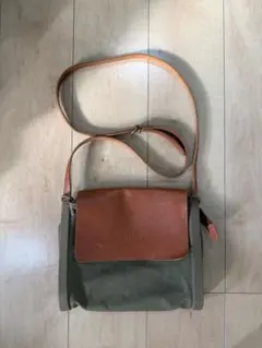 イルビゾンテ　キャンバス レザー ショルダーバッグ