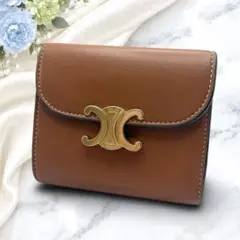 CELINE トリオンフ キャメルカラー 三つ折りミニウォレット - メルカリ