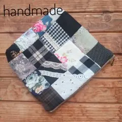 ハンドメイド　パッチワーク　ファスナーポーチ　黒花柄
