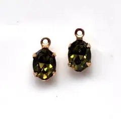 V36①ヴィンテージ　アクセサリーパーツ　スワロフスキー　オリーブ　チャーム
