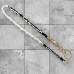 パラコード　スマホショルダーストラップ 白黒 ×ゴールドパーツ