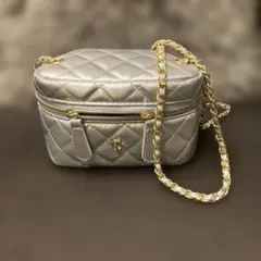 シルバー キルティング ショルダーバッグ