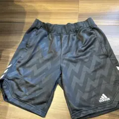 adidas AEROREADY ブラックハーフパンツ