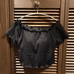 【GU】ブラフィールクロップドシャーリングオフショルダーT