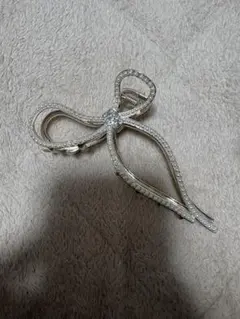 リボン型シルバーヘアクリップ