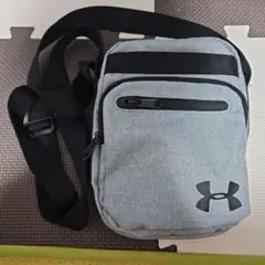 Under Armour グレー ショルダーバッグのサムネイル