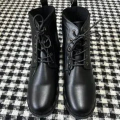 ブラック レースアップブーツ