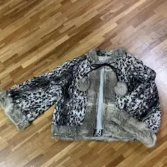 【処分特別価格】小柄　ラビットファー　レオパード柄 ファーコート ポンポン付き