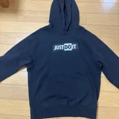 黒のJUST DO IT.フード付きパーカー