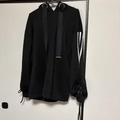 フェイバリット ブラックフード付きパーカー