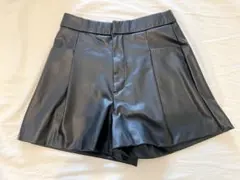 【ZARA】ショートパンツ キュロット レザー調 ブラック