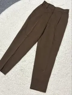 BEAUTY & YOUTH サテンタックテーパードパンツ