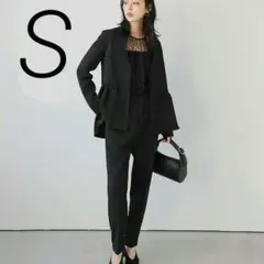 S ブラック　ペプラム　パンツセットアップ　フォーマル　スーツ　フリル　大人可愛