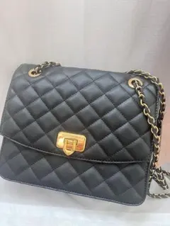 CHARLES & KEITH ブラックショルダーバッグ