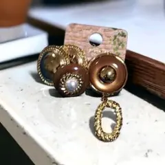 【新品】欧州航路　アンティーク風アシンメトリーピアス　エキゾチック　フープボタン