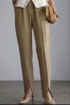 未使用・ベージュ サイドスリット カジュアルパンツ