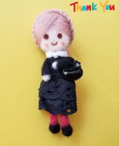 【綿レーススカート】バッグを持った女の子★羊毛フェルトブローチ★ハンドメイド