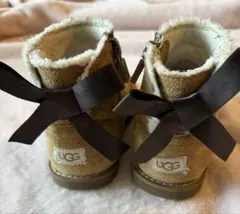 UGG キッズ ブーツ リボン サイドジップ キャメル 15cmのサムネイル