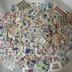 海外切手使用済紙付き800枚以上、ハンドメイドやコラージュ、貼り絵にも！