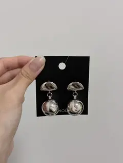 EMODA メタルボールピアス シルバーカラーのサムネイル