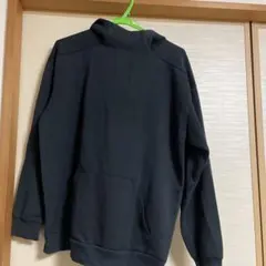 PUMA ブラック フード付きパーカー　黒色　Mサイズ