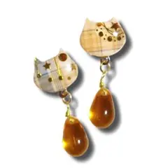 ピアス イヤリング レジン チェック 猫 チェコガラスビーズ 揺れる